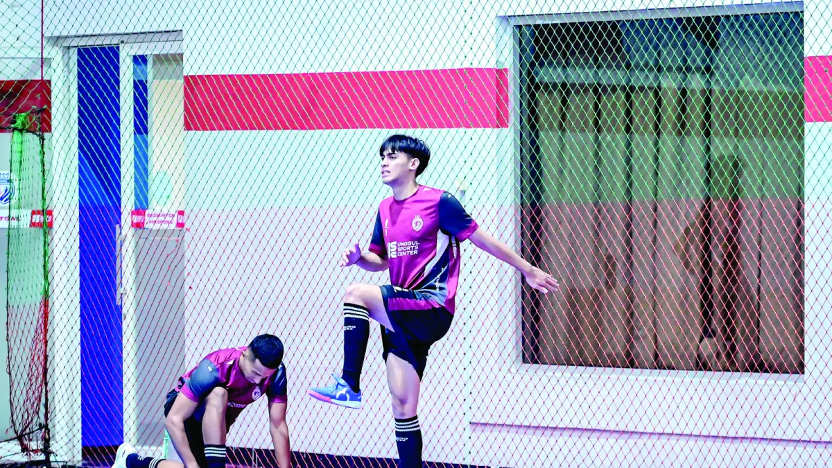 HARUS MENEPI: Flank Unggul FC Malang Wais Alkarni menjalani pemulihan di Unggul Sports Center, kemarin. (Foto: MO Unggul FC Malang)