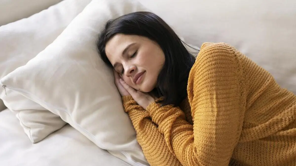 Ilustrasi seseorang tidur nyenyak. (Freepik)