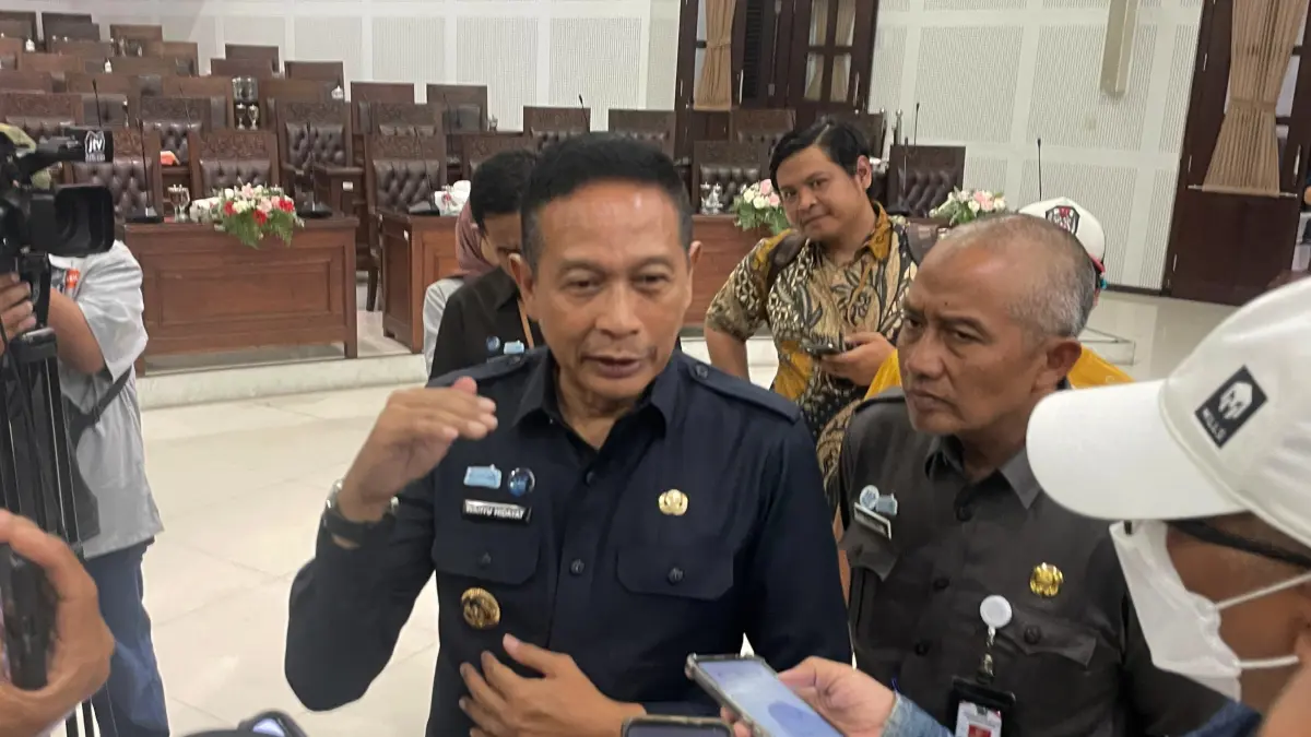 JADI ATENSI PEMKOT: Wali Kota Malang Wahyu Hidayat segera menelusuri praktik jual beli bedak di Pasar Besar Malang. (Foto: Andika Satria)