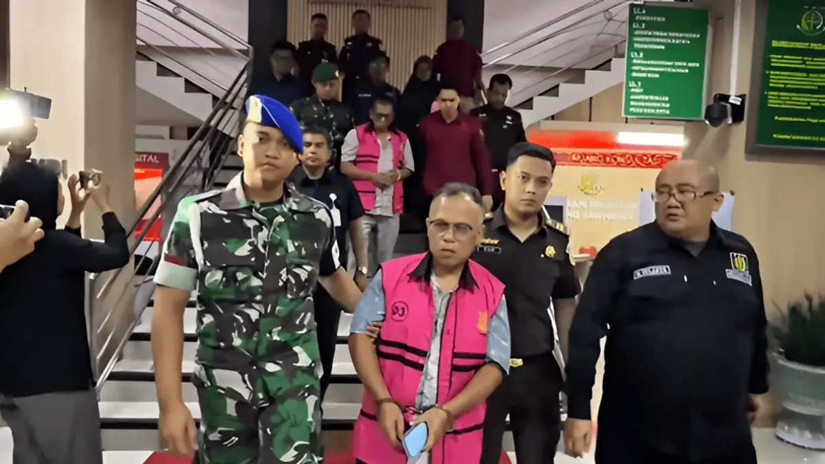 Kejaksaan Tinggi Jambi menahan Anggasana Siboro dan Muhammad Desrizal dalam kasus dugaan korupsi. (Kejati Jambi)