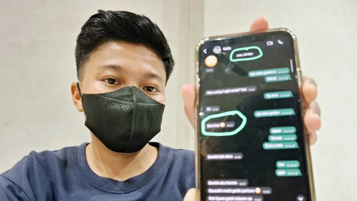 BANTAH TUDINGAN: Erfastino alias Rey menunjukkan bukti percakapan WhatsApp (WA) yang mengindikasikan bahwa Intan tahu latar belakangnya sebagai perempuan.