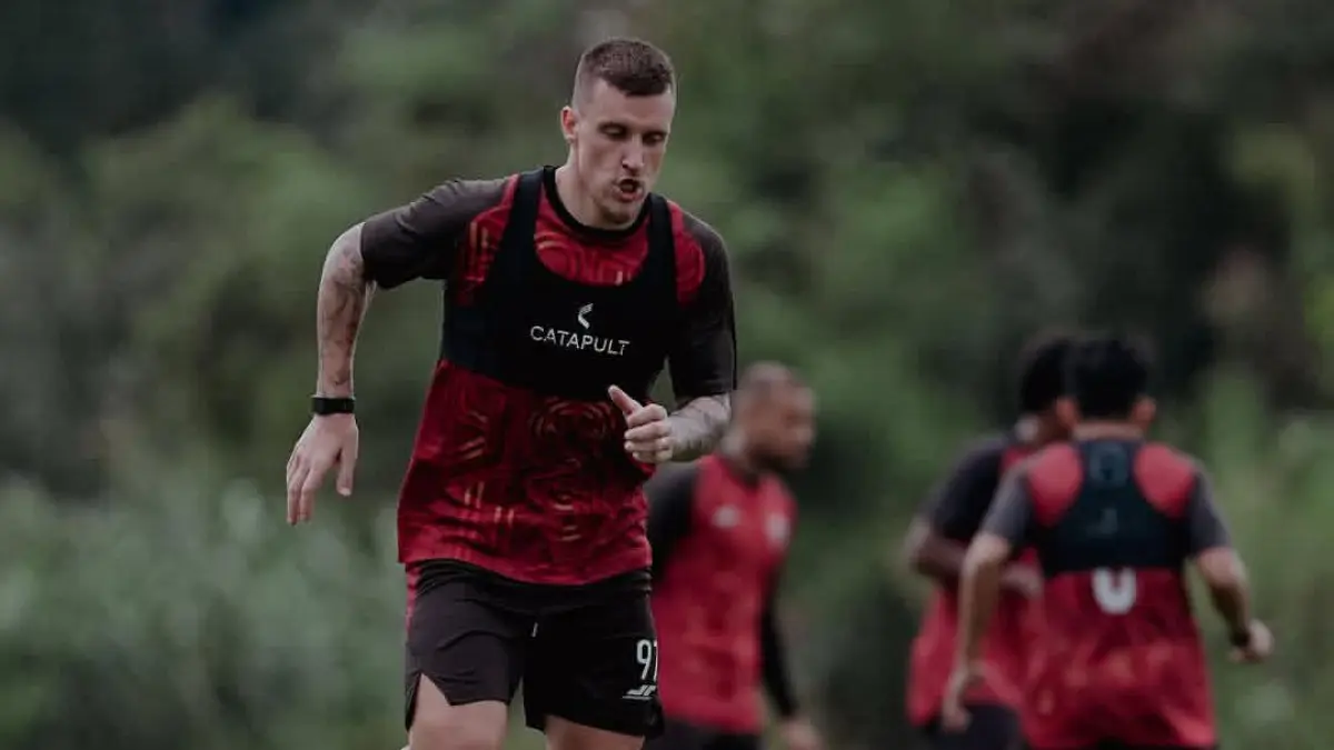 Persija Jakarta menggelar sesi latihan untuk mempersiapkan laga kandang melawan Persebaya Surabaya, Sabtu (11/4). (Instagram @persija)