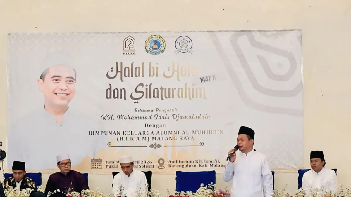 PESAN ABAH: KH Moh. Idris Djamaluddin, pengasuh PP Al Muhibbin Tambakberas, Jombang memberikan tausyiah dalam halal bihalal HIKAM Malang Raya-Pasuruan di Bumi Pesantren Al Hidayah, Karangploso, Malang, Jumat (10/4). 