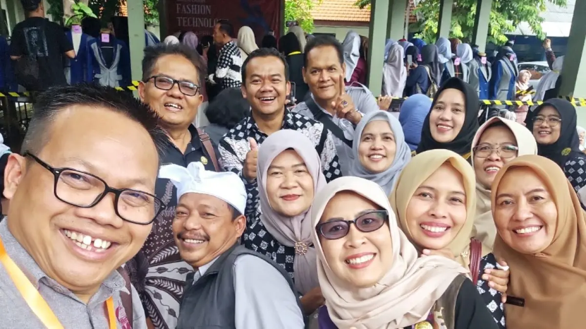 TERBAIK : Kadispenprov Jatim Dr Aries Agung Paewai SSTP MM memberikan semangat kepada kontingen Kabupaten Malang di ajang LKS tingkat Provinsi Jatim, pada 5-9 April.