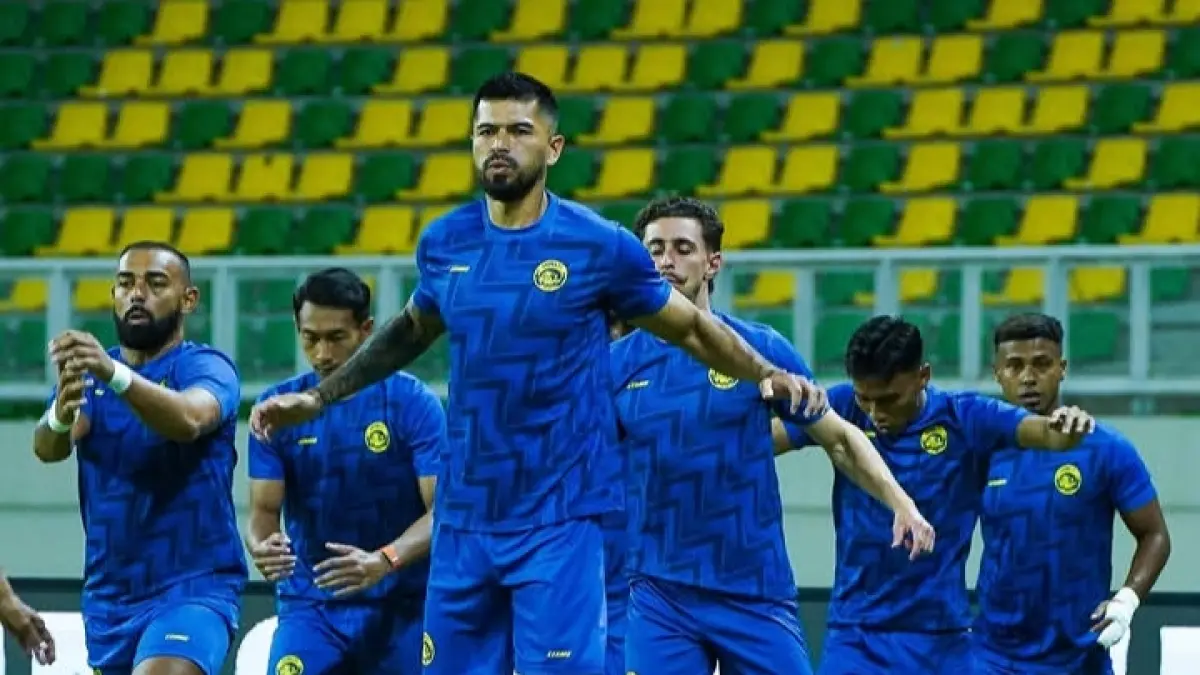 GAET SPONSOR BARU: Pemain Arema FC saat berlatih. MO Arema FC for Radar Malang