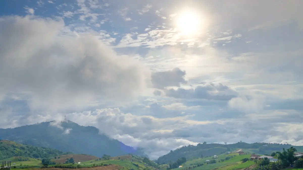 Kondisi cuaca di Kota Batu diprakirakan cerah hingga sore hari. (Freepik).