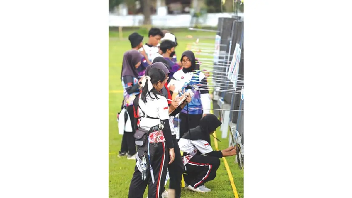 PERFORMA: Peserta Kejuaraan Panahan Junior Kota
Malang bertanding di Lapangan Sudirman Dodikjur Rindam
V Brawijaya, Kecamatan Blimbing, 5 April lalu.