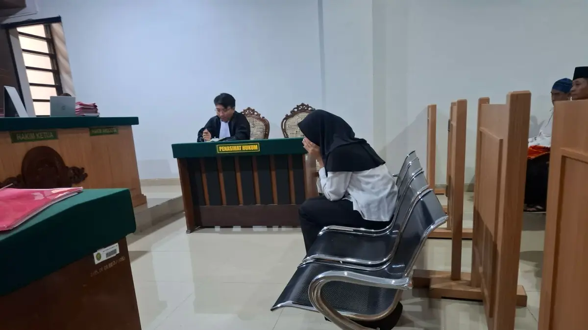 TERDAKWA: Ainda Amini, 21, warga Kalimantan, menjalani sidang di Pengadilan Negeri (PN) Kepanjen beberapa waktu lalu. BIYAN MUDZAKY HANINDITO / RADAR KANJURUHAN