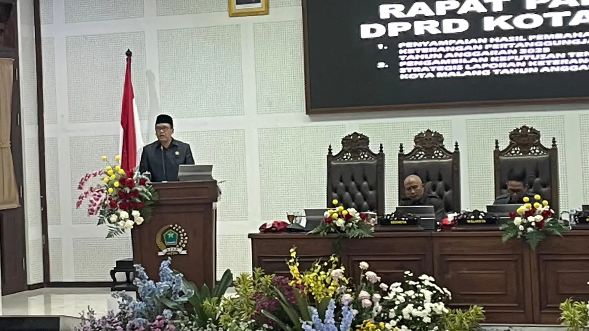 DPRD Kota Malang menggelar rapat paripurna tentang hasil pembahasan pansus terhadap LKPJ 2025, Senin (13/4). (Andika Satria/Radar Malang)