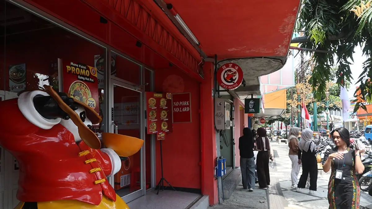 MELAMPAUI TARGET: Pajak restoran menjadi jenis pajak yang mengalami surplus tertinggi. Dari target Rp 25,95 miliar mampu terealisasi Rp 44,8 miliar. (foto: Darmono)