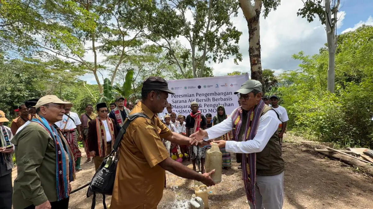 UNTUK MASYARAKAT: Rektor UMM resmikan Program Air Bersih Berbasis Masyarakat di Desa Tliu, NTT.