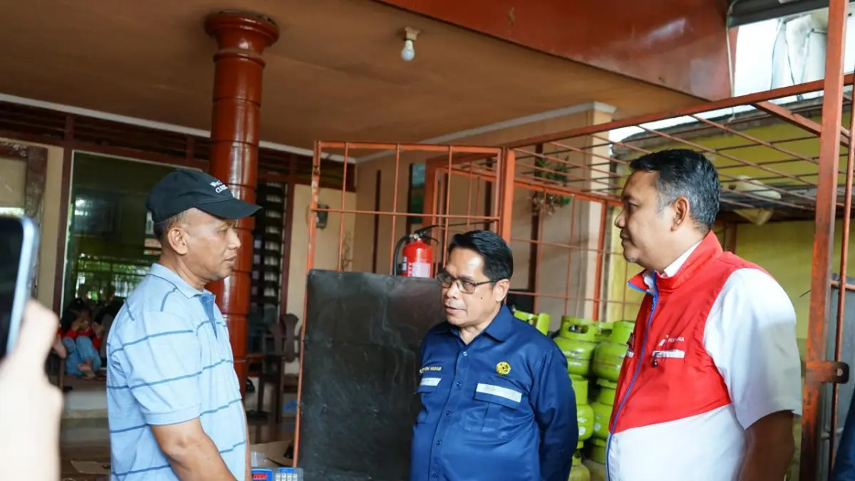 TERJUN LANGSUNG: Pertamina Patra Niaga Bersama Ditjen Migas Tinjau Lembaga Penyalur LPG di Tuban.