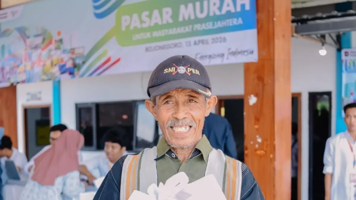 UNTUK WARGA: Pertamina Patra Niaga Ringankan Kebutuhan Pangan Masyarakat Prasejahtera di Bojonegoro Lewat Pasar Murah.