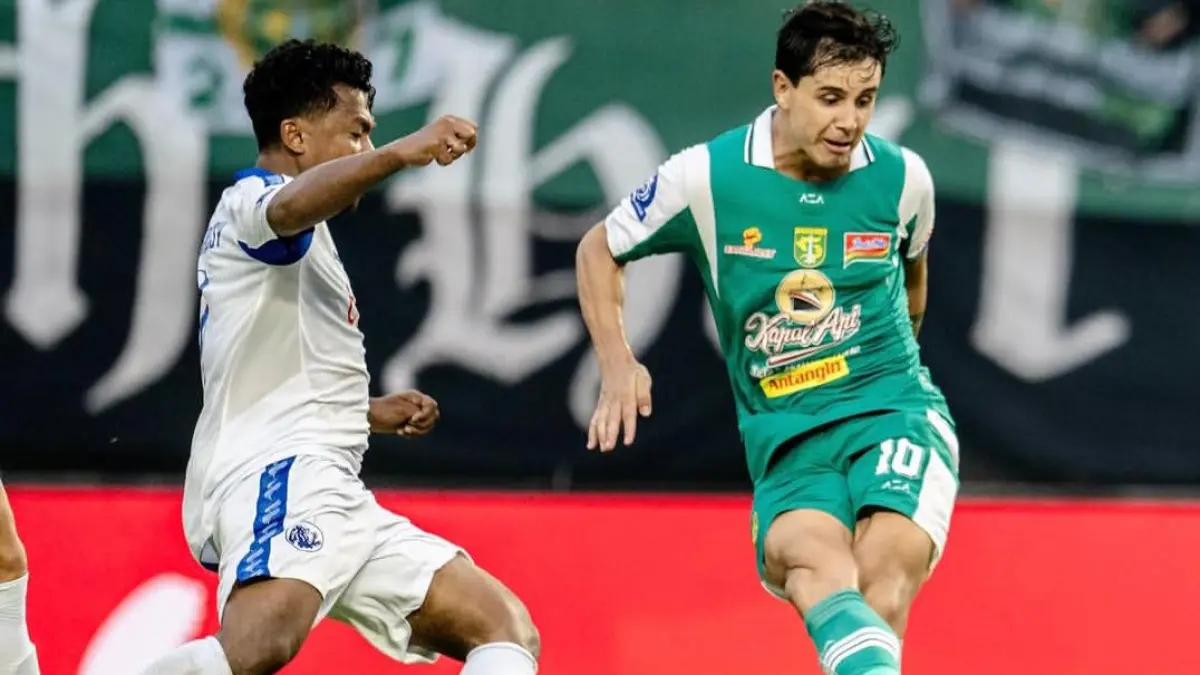 Pertemuan pertama antara Arema FC dan Persebaya Surabaya di pekan ke-13 berakhir imbang 1-1 dalam laga penuh drama. Kini, kedua tim bersiap menjalani leg kedua di pekan ke-30 dengan tensi yang dipastikan semakin tinggi. (Instagram @officialpersebaya)