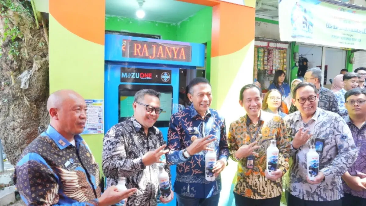 SINERGI: Wali Kota Malang Wahyu Hidayat, Ketua DPRD Kota Malang Amithya Ratnanggani Sirraduhita, Kepala Perwakilan Bank Indonesia Malang Indra Kuspriyadi, Kepala Bagian Pengawasan Lembaga Jasa Keuangan 1 OJK Retno Heruwati, dan Kepala Diskoperondag Kota Malang Eko Sri Yuliadi.