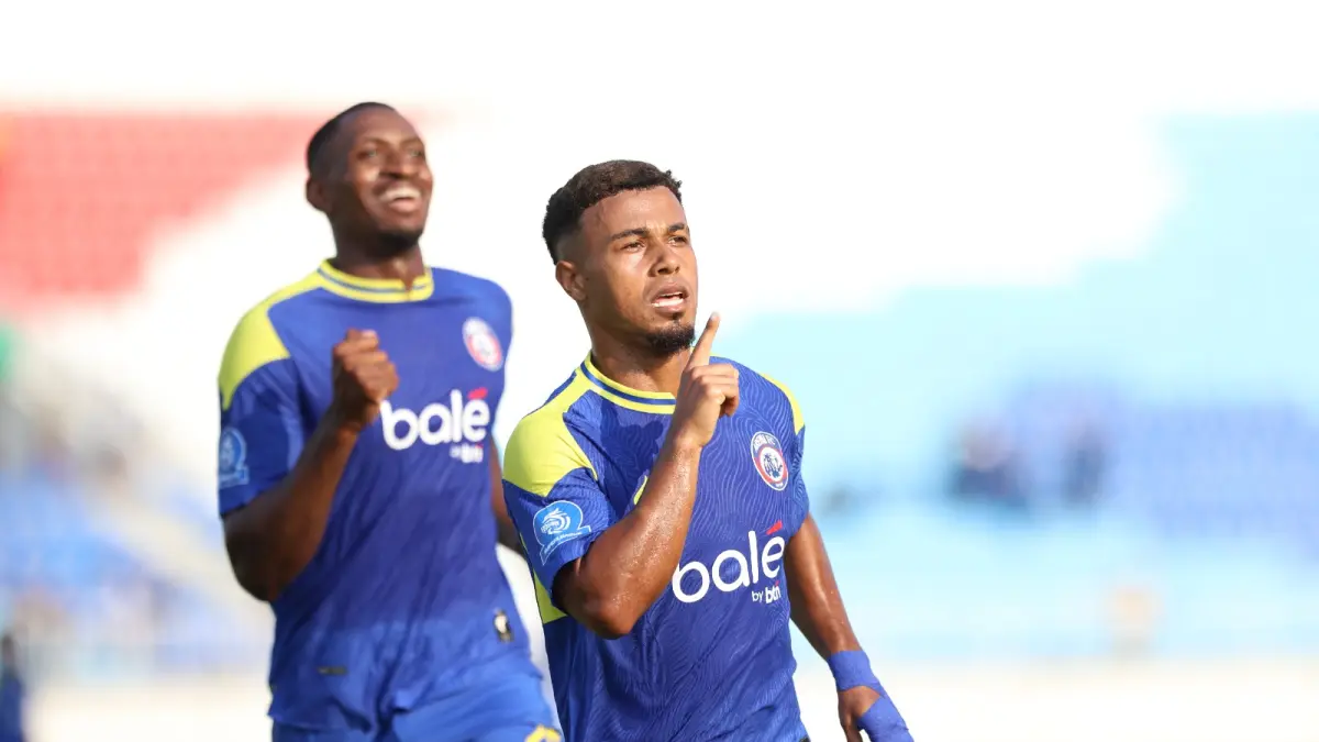 TAJAM: Gabriel Silva merayakan gol ke gawang Persis Solo dalam laga BRI Super League pekan ke-28 di Stadion Kanjuruhan, Sabtu lalu (18/4). (foto: Darmono/Radar Malang)