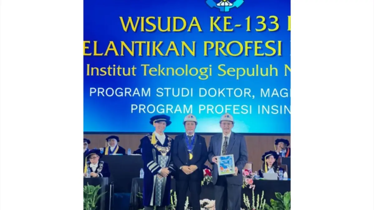 DEDIKASI: Anas dalam Wisuda Pascasarjana dan Pelantikan Insinyur ITS ke-133.