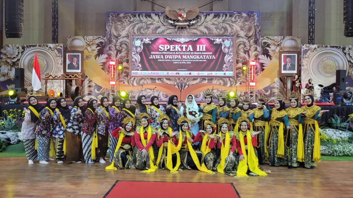 FULL SUPPORT : Kekompakan Forum Orang Tua Siswa (FORTUSIA) bersama Kepala Sekolah Dr Suhardini Nurhayati SPd MPd sangat acara SPEKTA III SD Insan Amanah Malang.