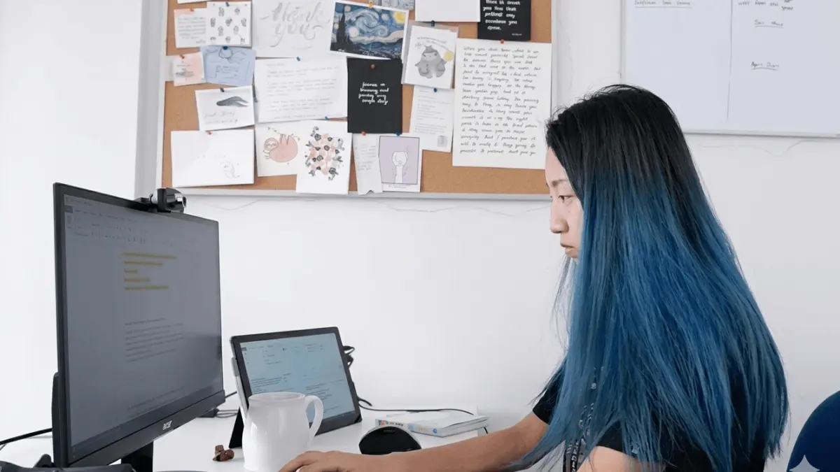 Ilustrasi hobi menjadi side hustle freelance untuk mahasiswa