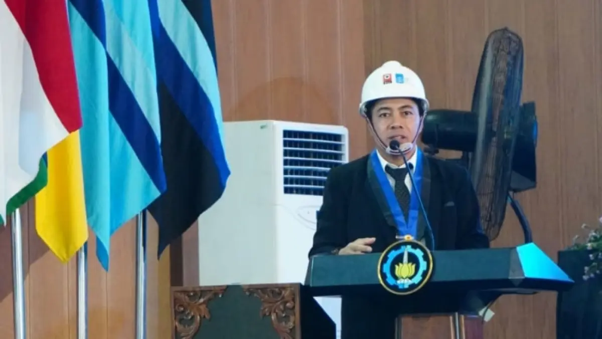 KEHORMATAN: Dr Anas Firman Adi dipercaya untuk menyampaikan sambutan pada Wisuda Pascasarjana dan Pelantikan Insinyur ITS ke-133