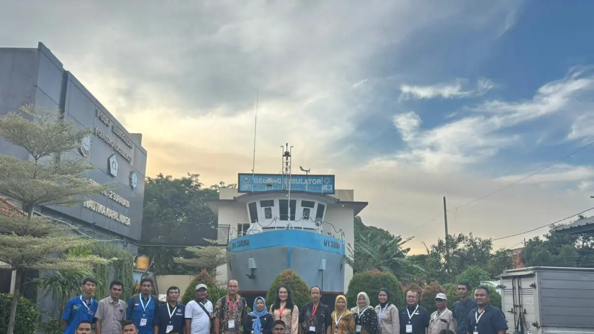 KOMPETITIF: Seluruh peserta bidang lomba Nautica saat kompetisi LKS DIKMEN Jatim di Surabaya.