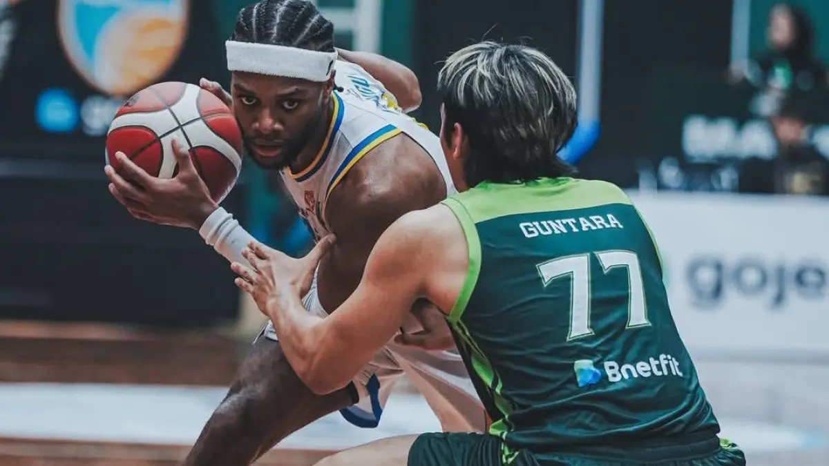 Satya Wacana Salatiga saat menghadapi Bogor Hornbills pada laga sebelumnya. Di pekan ke-12 Indonesian Basketball League (IBL) 2025/2026, Satya Wacana Salatiga kembali bertanding dua kali. (Instagram @thesaints.salatiga)