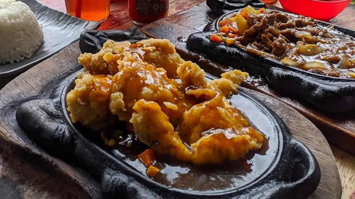 Steak murah meriah di Warung Bang Gentong. (Agassi Gilang / Google Maps)