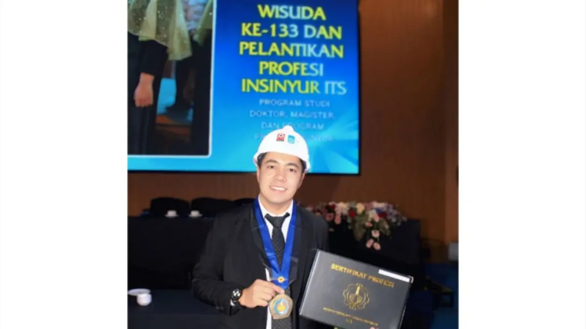TERBAIK: Anas Firman Adi resmi meraih gelar Insinyur melalui Program Profesi Insinyur di Institut Teknologi Sepuluh Nopember (ITS) Surabaya.