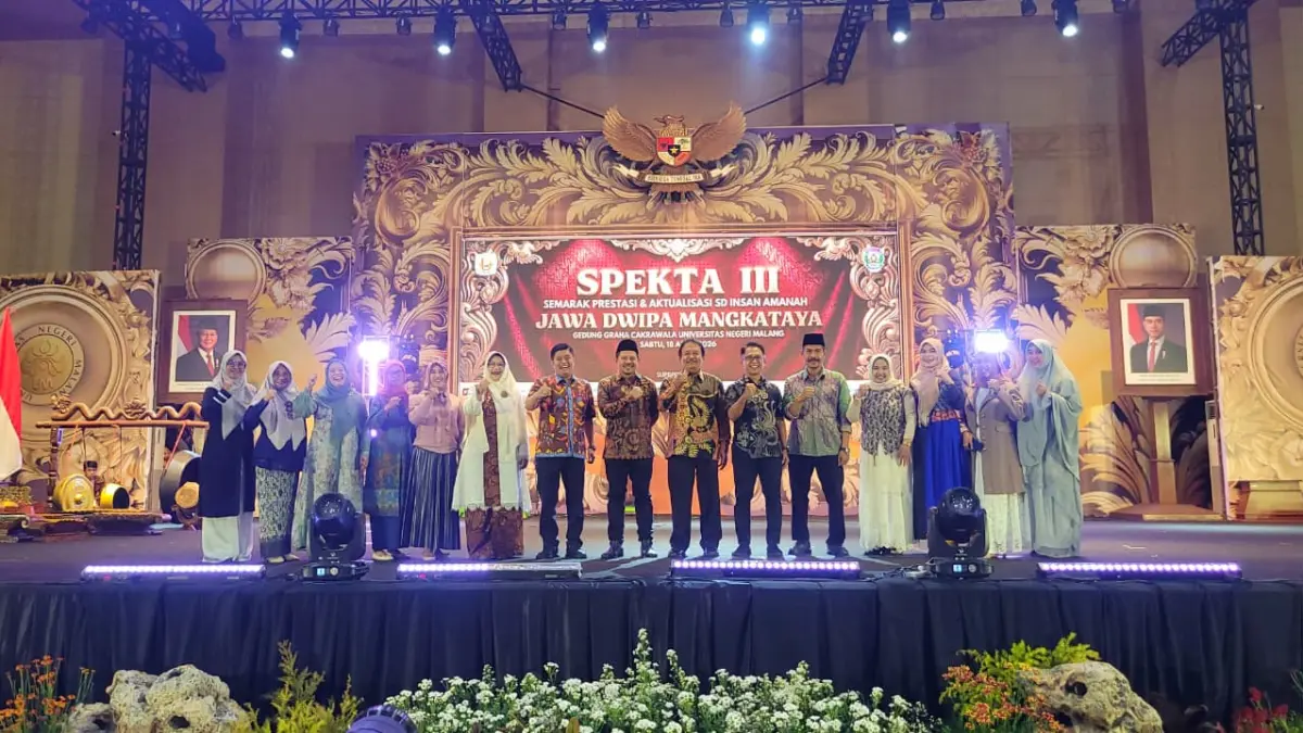 TERBAIK : Kehadiran para tamu undangan saat semarak SPEKTA III SD Insan Amanah Malang di Graha Cakrawala Universitas Negeri Malang, Sabtu (18/4).