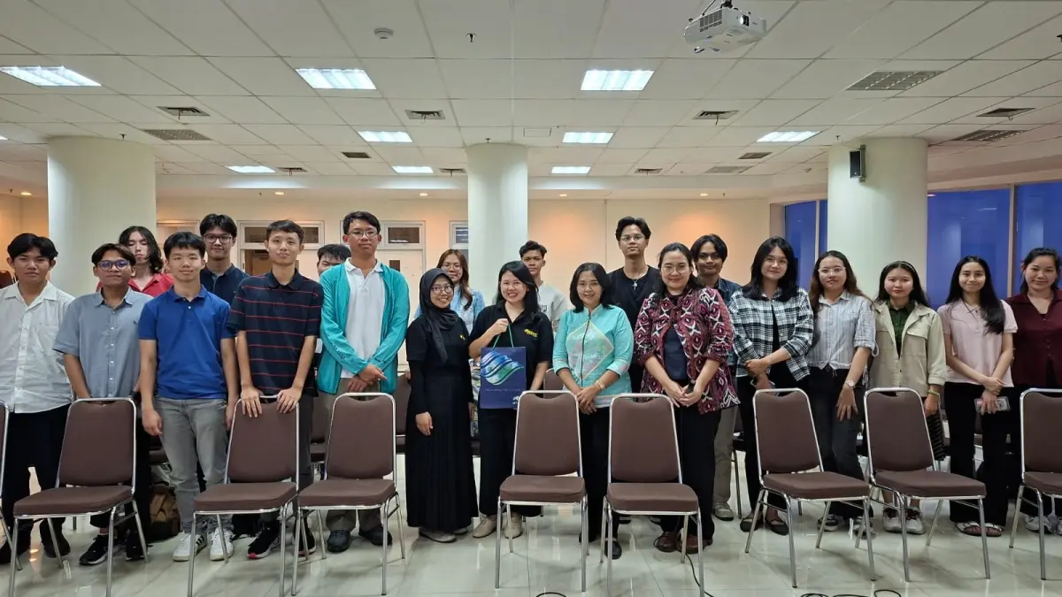 TINGKATKAN KUALITAS: Para mahasiswa Universitas Ma Chung di sela mengikuti Workshop From Campus to Career di Gedung R&D pada 16 April lalu.