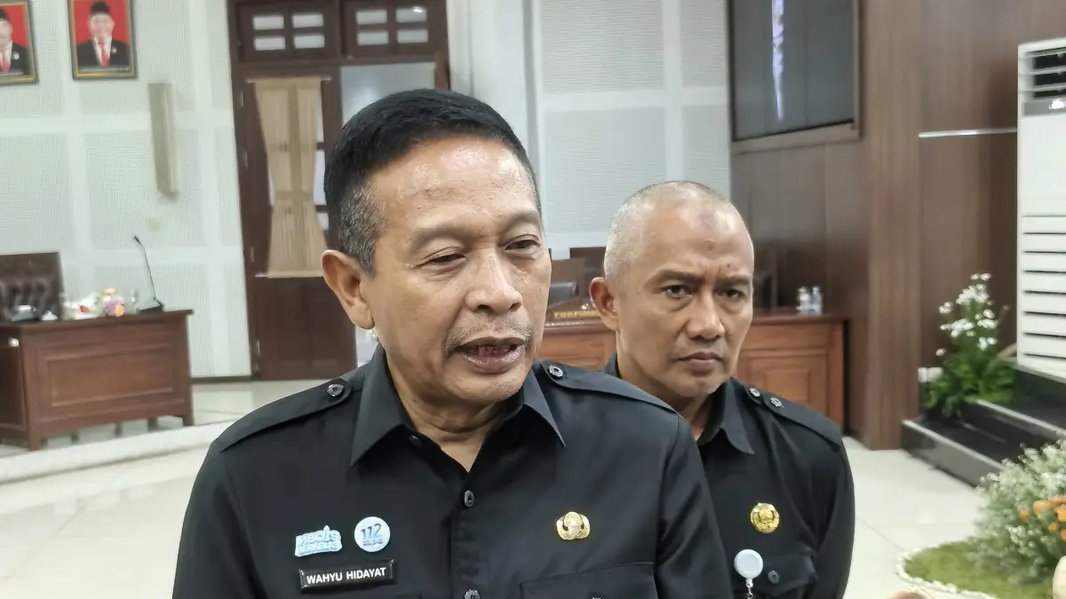 Wali Kota Malang Wahyu Hidayat menjwab pertanyaan awak media. (Andika Satria/Radar Malang)