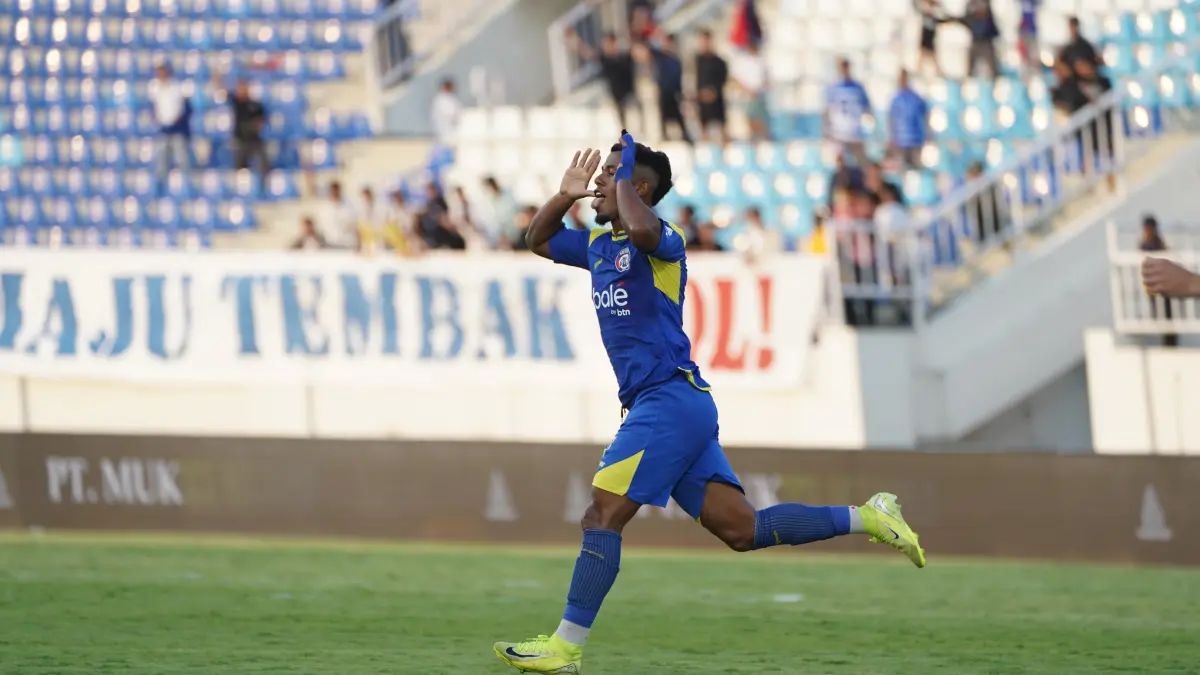 Winger Arema FC Gabriel Silva melakukan selebrasi setelah menjebol gawang Persis Solo, Sabtu (18/4). (MO Arema FC)