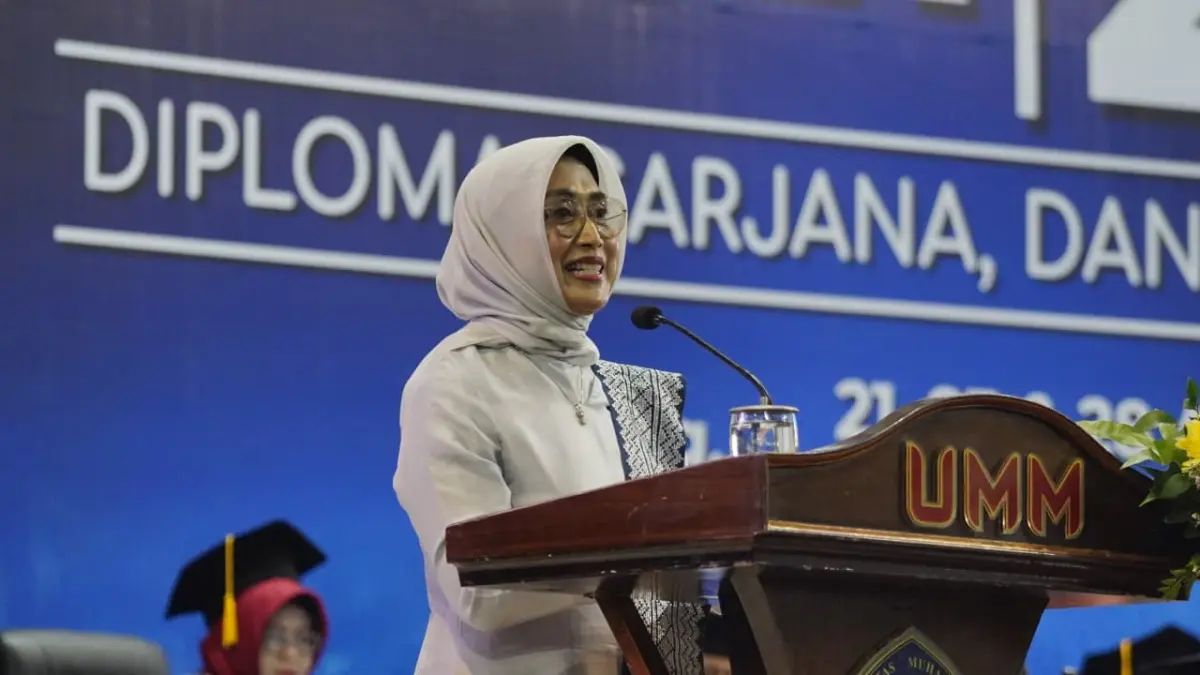 DORONG PEMBERDAYAAN: Ira Puspadewi Ph.D saat menyampaikan orasi.
