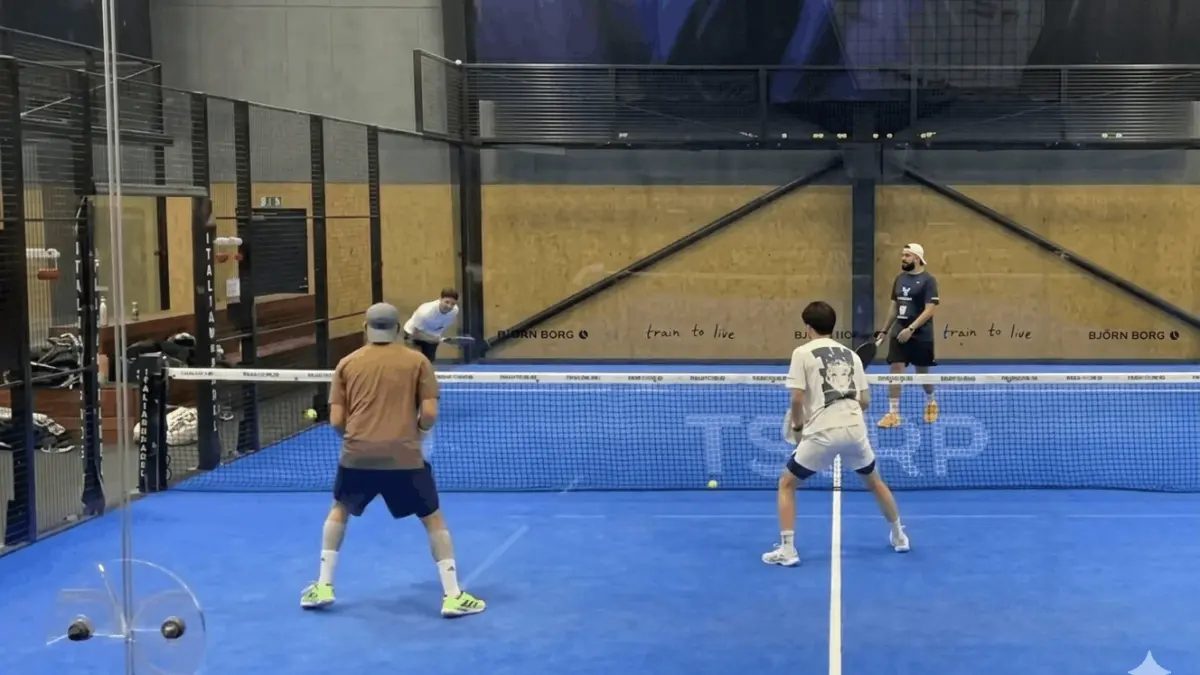 Ilustrasi permainan padel yang memiliki kesamaan dengan permainan tenis (YT: The Padel Guy) 