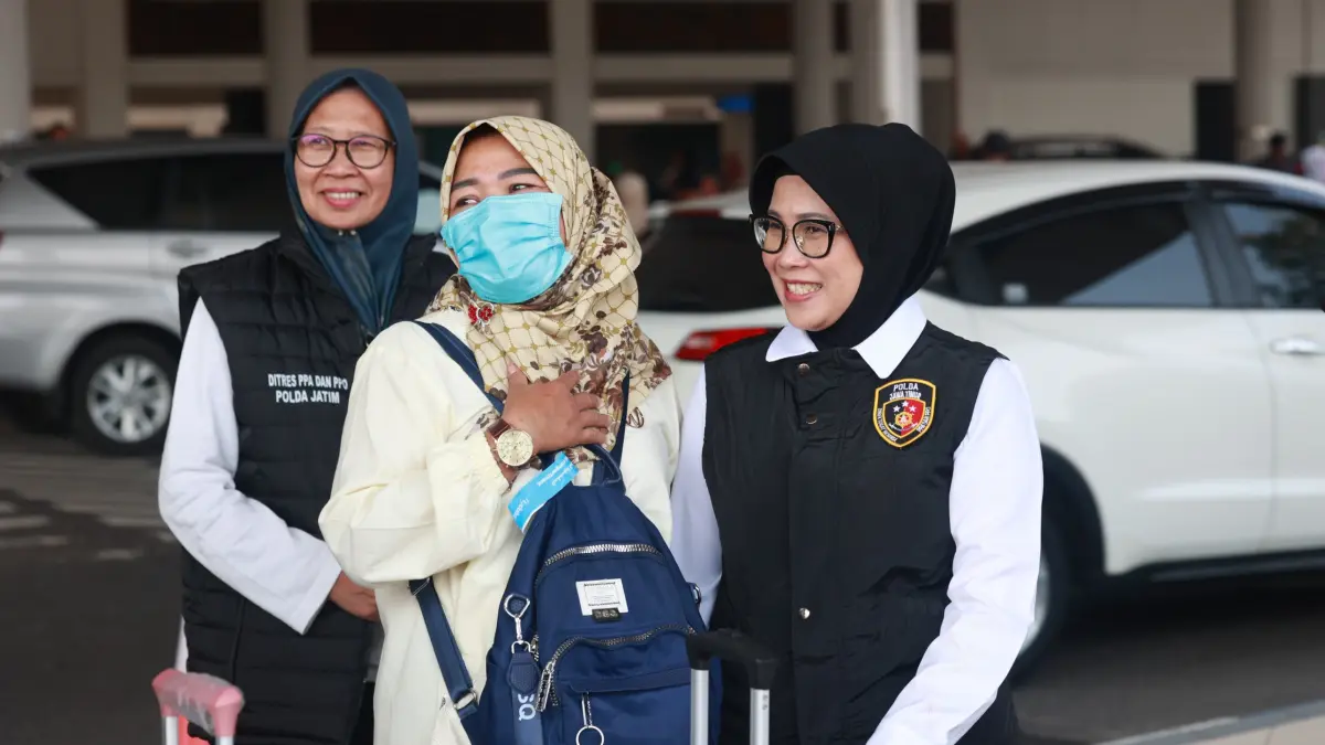 Korban TKI ilegal asal Kabupaten Malang dipulangkan dari Arab Saudi dan disambut Polda Jatim. (Humas Polda Jatim)