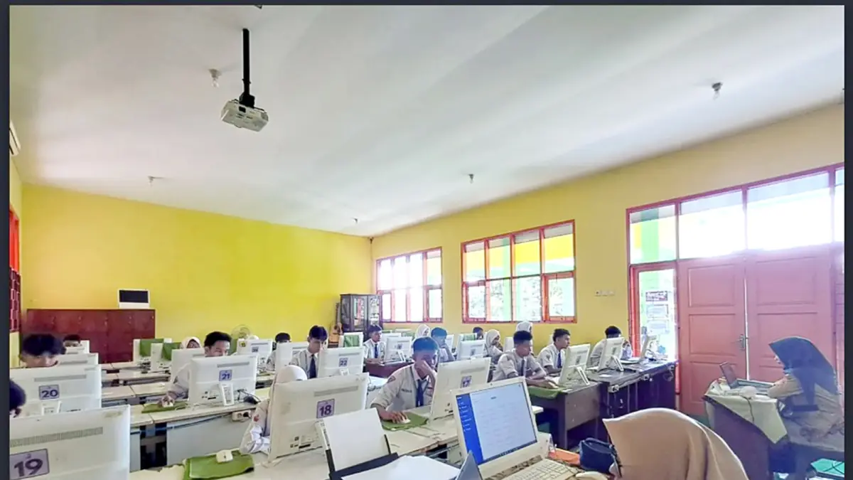 LANCAR: Pelajar SMPN 8 Malang mengerjakan soal-soal TKA pada 8 April lalu. (SMPN 8 MALANG FOR RADAR MALANG)
