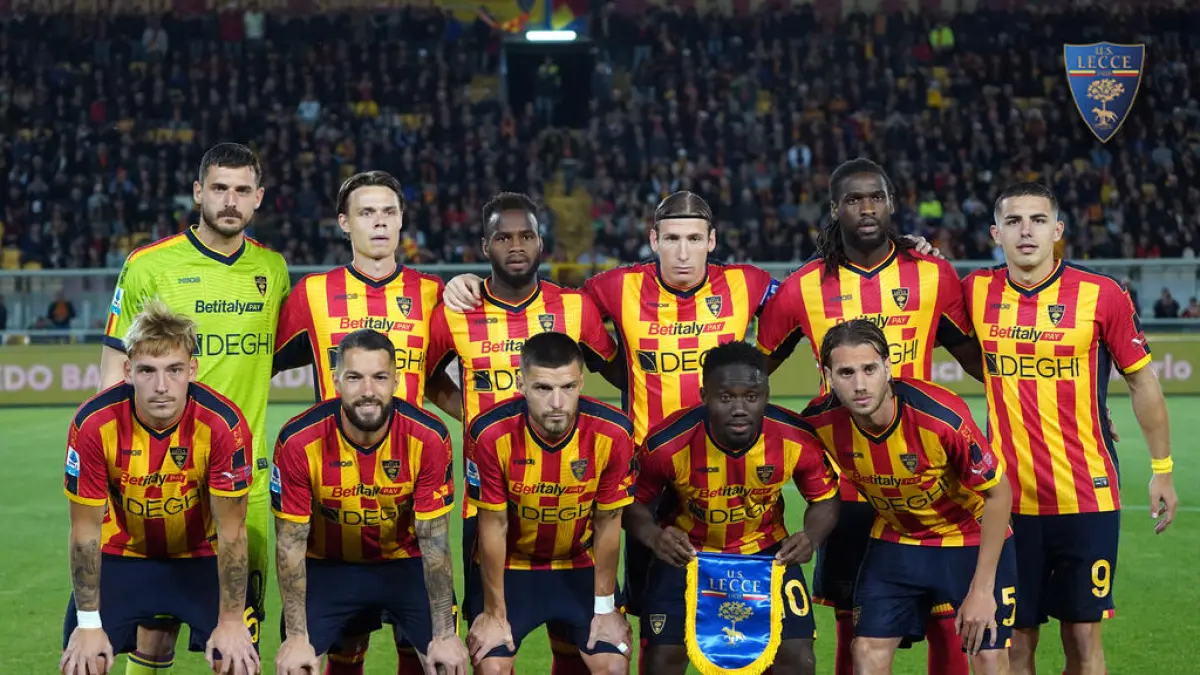 Pemain Lecce melawan Fiorentina (uslecce.it/gallerie/lecce)