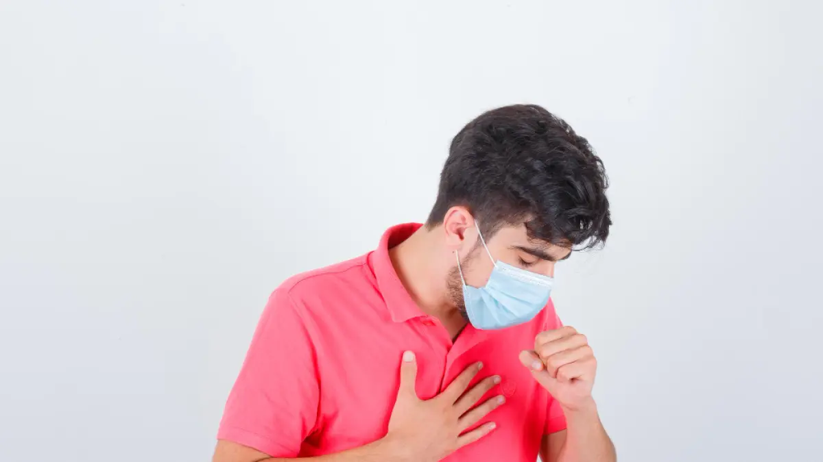 Infeksi Saluran Pernapasan Akut (ISPA) disebabkan oleh virus dan bakteri. (Freepik).