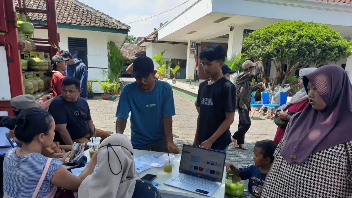 KOMITMEN: Pertamina Patra Niaga laksanakan operasi pasar di Jember.