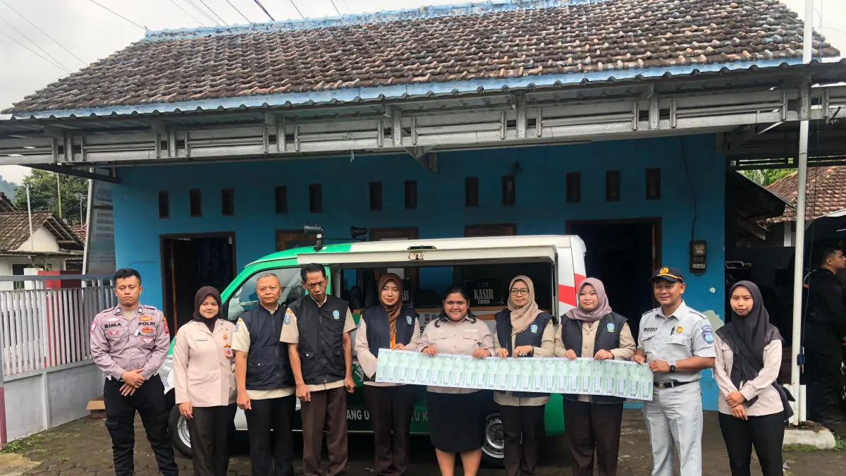 Bapenda Kabupaten Malang melakukan jemput bola pembayaran pajak di Kasembon. (Bapenda Kabupaten Malang)
