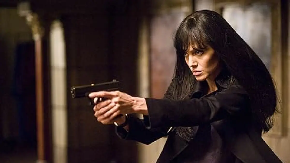Cuplikan film Salt (2010). (imdb.com)