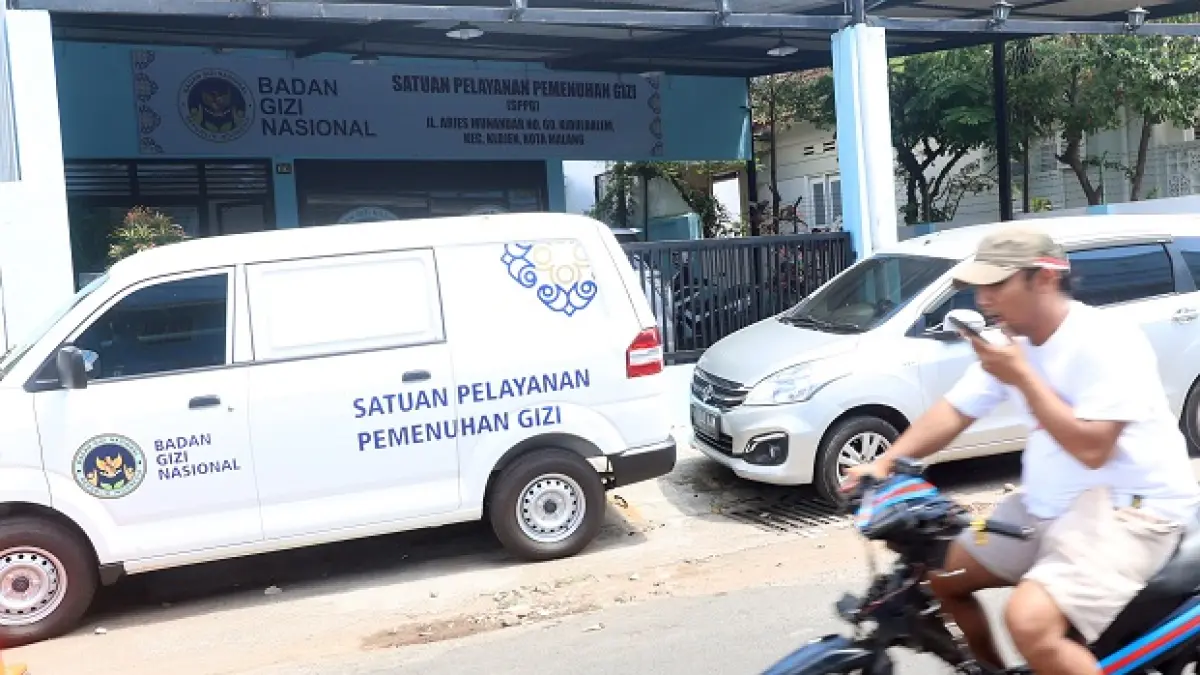 IZIN HARUS LENGKAP: Salah satu SPPG di Jalan Aris Munandar, Klojen sudah beroperasi sejak beberapa waktu lalu. (DARMONO/RADAR MALANG)
