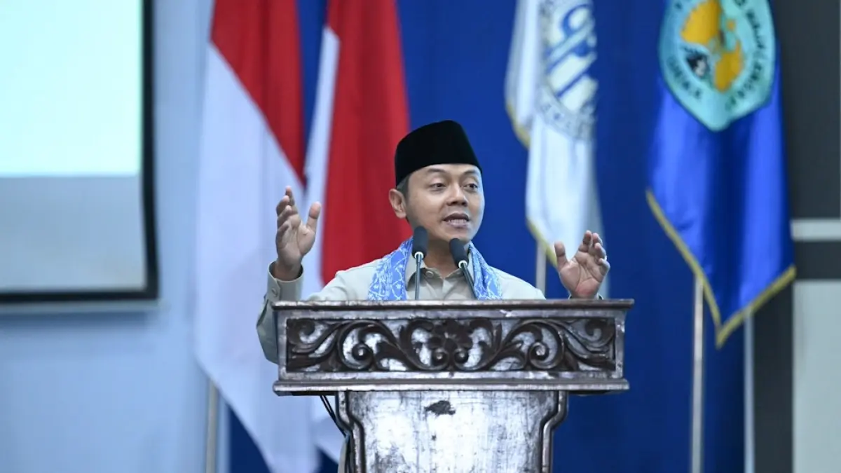 TIGA PILAR PENDIDIKAN: Sinergi antara sekolah, keluarga, dan masyarakat menjadi kunci dalam membangun fondasi pendidikan yang kuat. (Dok. Kemendikdasmen)