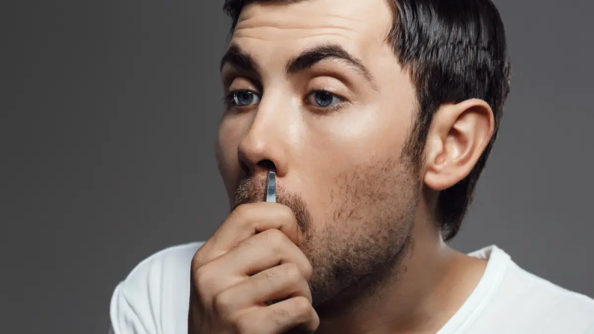 Asal mencabut bulu hidung dapat berdampak negatif bagi kesehatan tubuh. (Freepik).