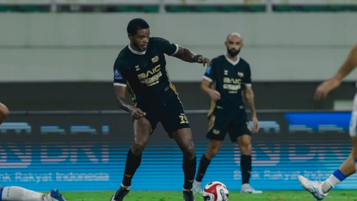 Ketua Komite Wasit PSSI, Yoshimi Ogawa memberikan tanggapan terhadap gol yang dicetak Dewa United FC. (@dewaunitedfc)