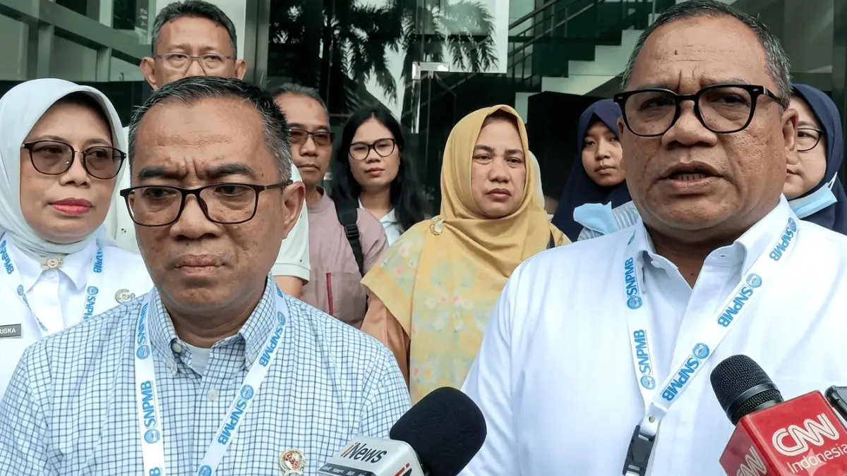 Mendiktisaintek RI, memberikan keterangan pers terkait temuan kecurangan dalam pelaksanaan UTBK 2026.