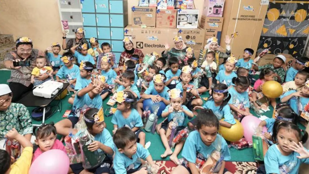 MERIAH: PT TASPEN (Persero) Cabang Malang merayakan HUT Ke-63 PT TASPEN (Persero) dan Hari Kartini dengan anak-anak Panti Asuhan Yayasan Peduli Kasih KNDJH Kelurahan Kotalama, Kecamatan Kedungkandang.