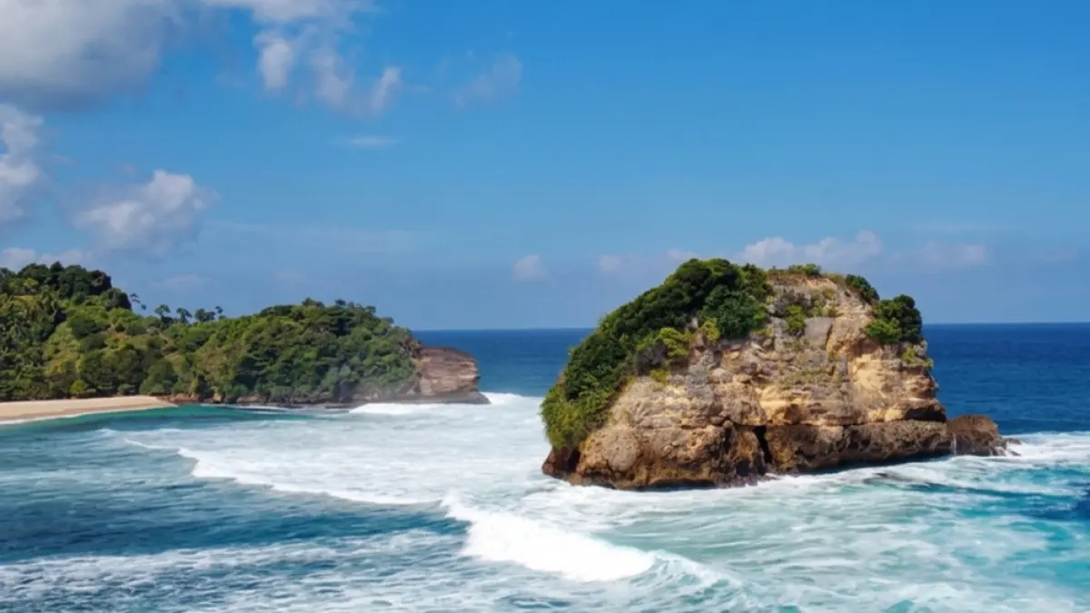 Rekomendasi Wisata Pantai di Malang untuk Akhir Pekan, Balekambang atau Tiga Warna? Ini Perbedaannya! (Sumber: Youtube)