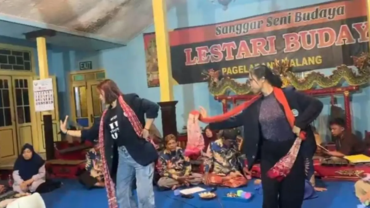 INISIATIF: Bhernanda Tri Mulia Aziza Putri Artino dan Tessalonica Vannesia Nathania Cleodora Mahasiswa Pascasarjana Magister Manajemen Universitas Negeri Malang (UM).
