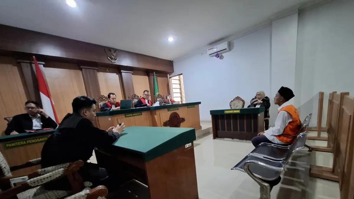 TERDAKWA ASUSIA: Ahmad Junaidi menjalani sidang di Pengadilan Negeri (PN) Kepanjen&nbsp; beberapa waktu lalu.